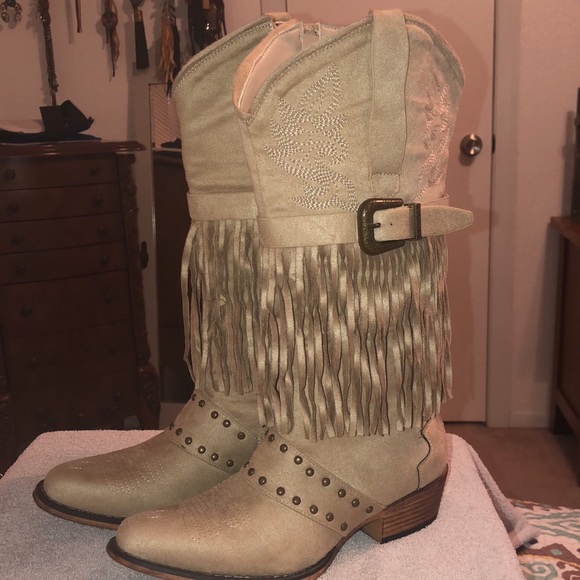 Pierre Dumas Shoes - NIB Pierre Dumas Fringe Buckle Boots 8